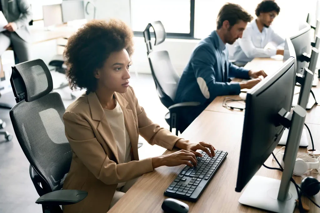 programmers-cooperating-brainstorming-at-information-technology-company