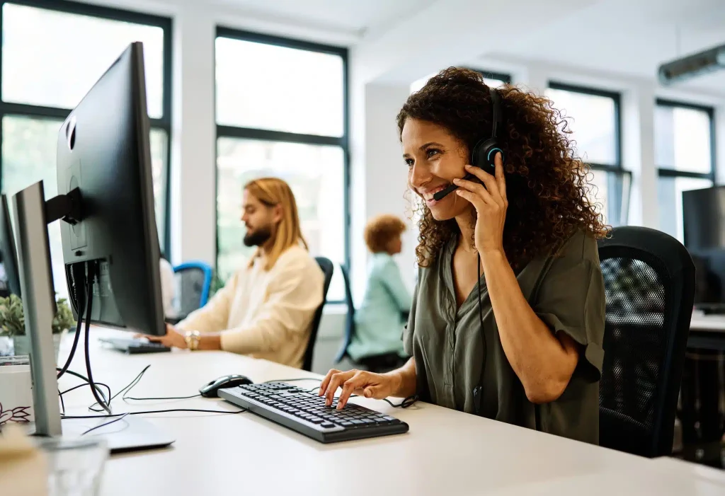 woman-working-with-computer-in-a-coworking-call-ce-2023-11-27-05-07-35-utc-scaled